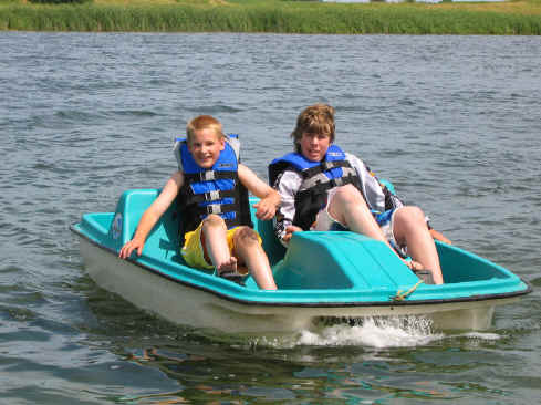 Eevelle Paddle Boat