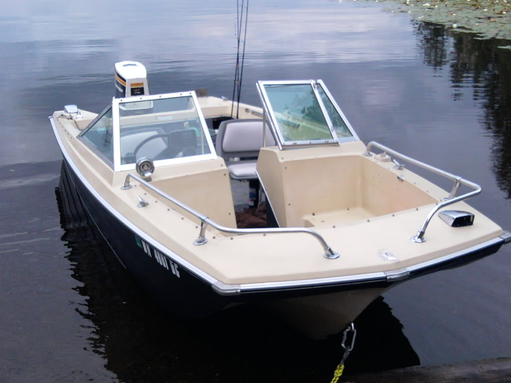 Eevelle Tri Hull Runabout Boat